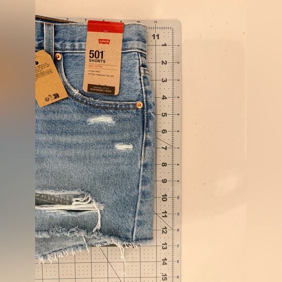 *NWT* Levi's 501 Women's Light Blue Jean Shorts Size 29 - Picture 8 of 9